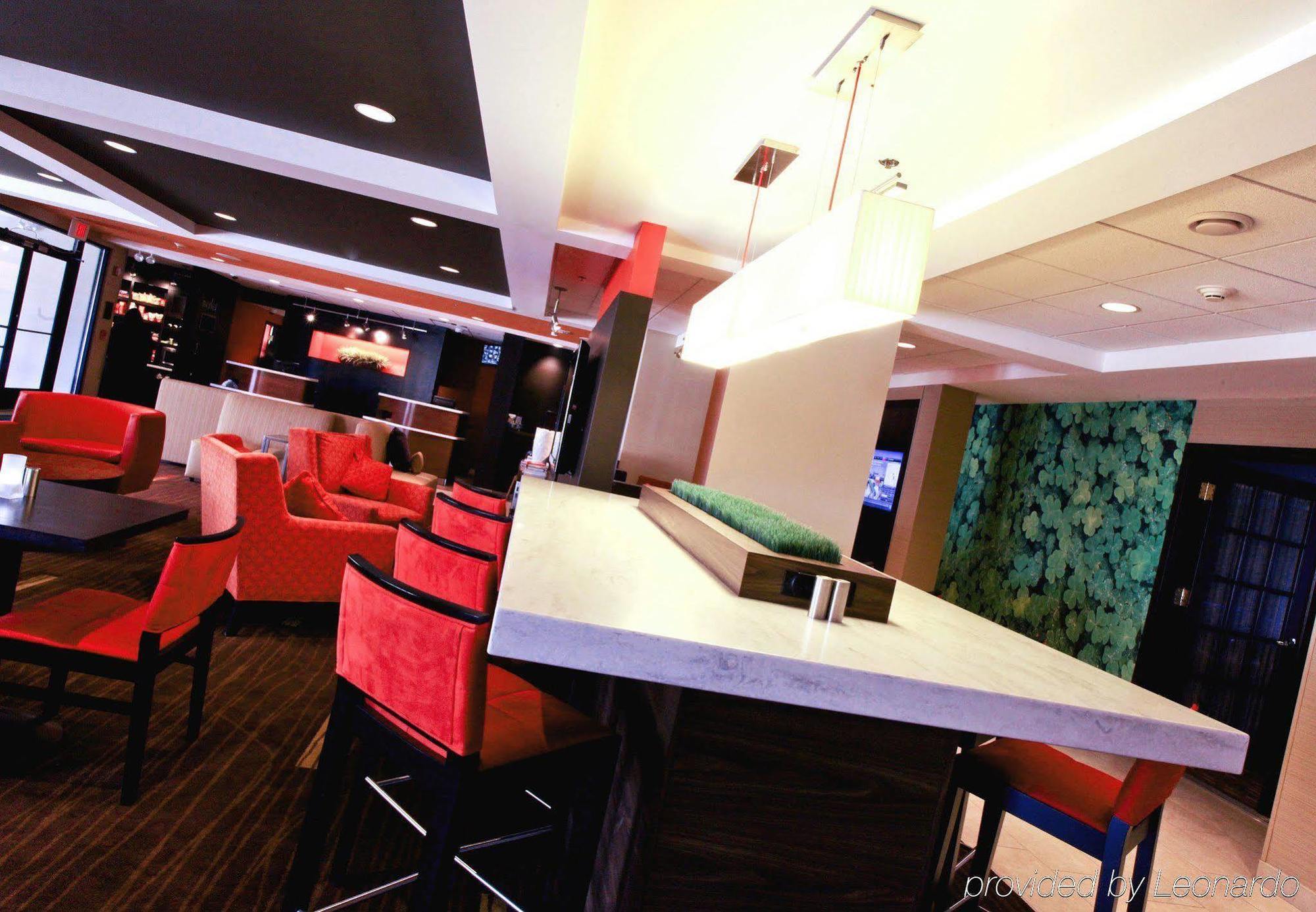 Courtyard Detroit Brighton Otel Restoran fotoğraf